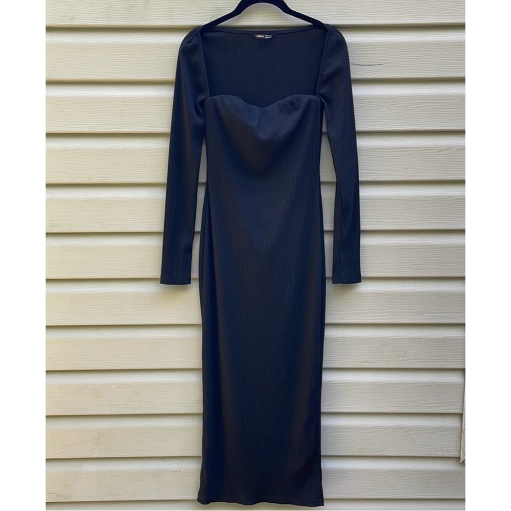 Black Sweetheart Neck Ribbed Maxi Dress